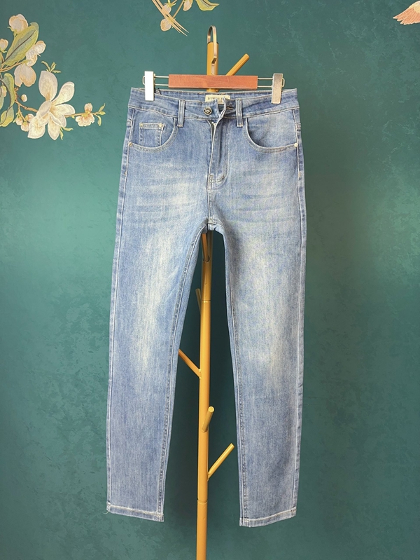 ブランドジーンズ背面デザイン